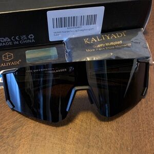 KALIYADI Black Polarized Sunglasses (unisex)